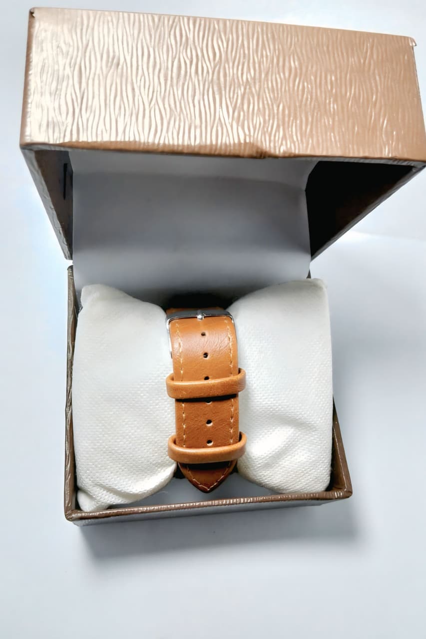 Rado Quartz Analog Watch with Brown-Black Leather Strap – Classic Minimal Design - Image 4